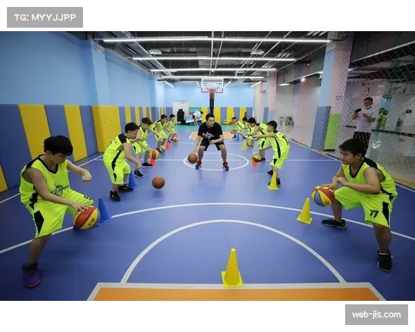 斯波尔斯特拉教练带领年度篮球训练营,提升球员技巧与团队合作 斯波尔斯特拉教练带领年度篮球训练营,提升球员技巧与团队合作