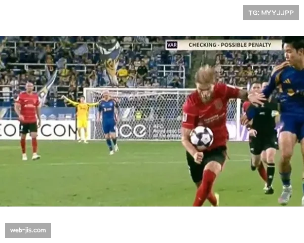 佛罗伦萨对阵莱切点球判罚经VAR复核后取消,引发各方讨论 佛罗伦萨对阵莱切点球判罚经VAR复核后取消,引发各方讨论