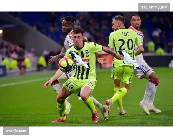 布雷斯特0-0闷平兰斯,双方进攻效率低下 布雷斯特0-0闷平兰斯,双方进攻效率低下